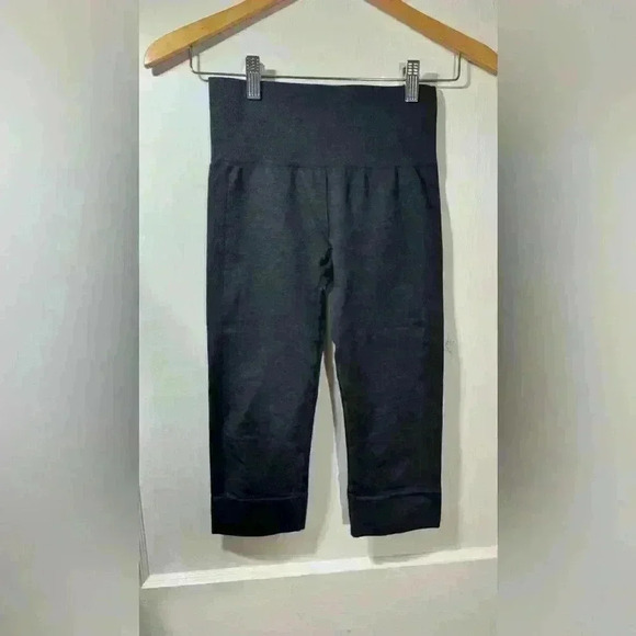 Lululemon Seamlessly Street Crop Leggings - Picture 2 of 3